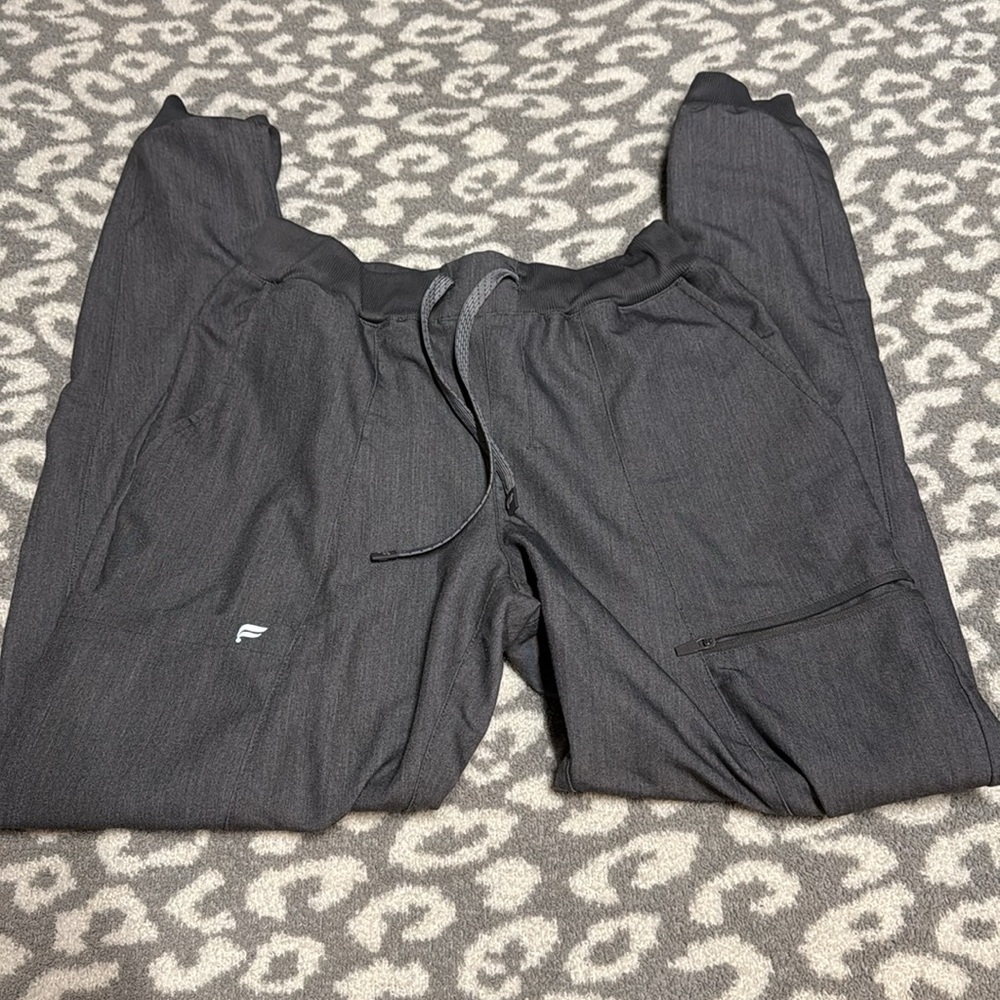 Fabletics Scrub Set - Picture 4 of 6